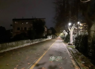 Jesi - Picchia un minorenne nel parco per rubargli la felpa, arrestato un 21enne
